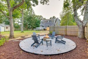 1 Mi to Sand! Mid-Cape Chatham w Furnished Deck