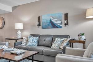 Pet-friendly 2-bed Condo With Amazing Waterfront Views