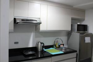 Abreeza 1BR condo w balcony,wifi & Netflix