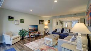 2 BR 25 BA, King, Double, Twin, Sleeper Sofa Bikes & Beach Gear included