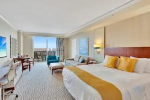 Luxurious Beach Resort Balcony - صني آيلز بيتش