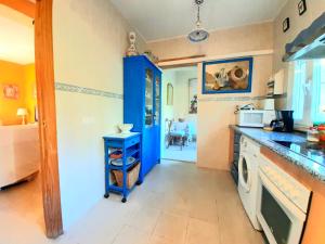 El sueño de la pintora, al lado de las piscinas