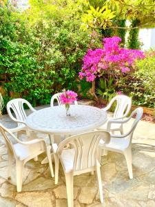 2 Bedroom, Sea Side Retreat Saronida