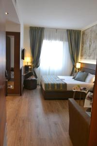 Deluxe Double Room with Sofa Bed room in LH Hotel Sirio Venice