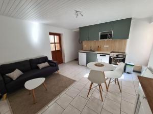 Joli appartement avec coin jardin - 4hvězdičkové hotely ve městě Chalon-sur-Saône