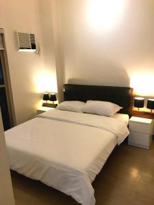 Casa Antonio at Fairway Terraces Family Penthouse 2BR Wi-Fi Nr Golf, Airport, Fort BGC