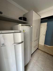 Ap Bombinhas Completo 100 metros do mar na Aluguejaah