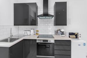 Modern 3 and 2 bedroom apartment in Maida Vale