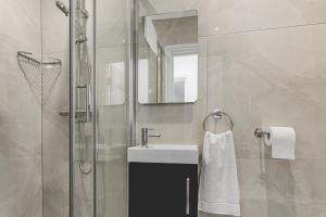 Modern 3 and 2 bedroom apartment in Maida Vale