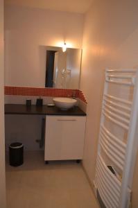 Appartements Agreable maison petit jardin a 7 minutes de Reims : photos des chambres