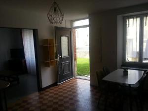 Appartements Agreable maison petit jardin a 7 minutes de Reims : photos des chambres