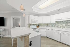 Phoenix on the Bay 1228