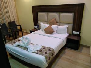 Gold India Beach Resort