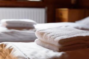 Spacious wooden cottage with infra-red sauna at Veluwe