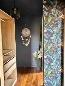 Appartements Logements chaleureux dans Maison avec piscine a 35 min de LYON : photos des chambres