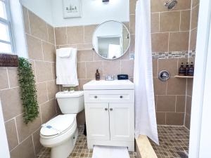 2Q beds Studio apt with Shared Pool 04