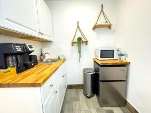 2Q beds Studio apt with Shared Pool 04