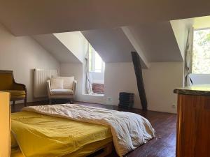 B&B / Chambres d'hotes Grandes chambres dans un corps de ferme renove du chateau du Piple, a 16km de Paris : photos des chambres