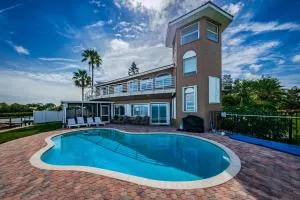 Florida Villa - Lake Shore Estates