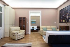 Kiraly Central Apartment with FREE parking and AC