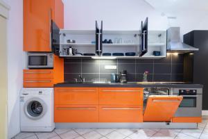 Kiraly Central Apartment with FREE parking and AC