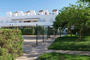 Adosado en playa Vera,3 piscinas