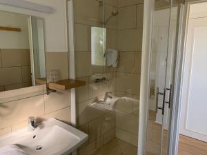 Hotels Le Grand Hotel Ussel ''nouvelle Gerance 2023'' : photos des chambres