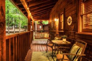 Couples retreat *location*hot tub*fire pit*