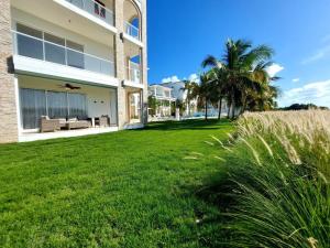 Hard Rock Getaway • 2BR with Golf + Pool Views