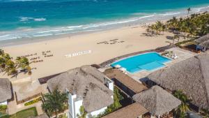 Hard Rock Getaway • 2BR with Golf + Pool Views