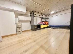 Art house big windowns by NHÀ TUI share