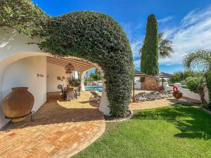 Luxury Villa Heated Pool, walk to São Rafael Beach, Albufeira