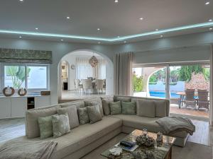 Luxury Villa Heated Pool, walk to São Rafael Beach, Albufeira