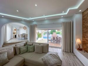 Luxury Villa Heated Pool, walk to São Rafael Beach, Albufeira