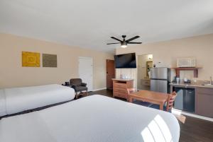 Quadruple Room with Two Queen Beds - Non Smoking room in Sierra Suites Boutique Hotel