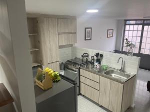 loft central, cerca a laureles GUARDA MELETAS GRATIS!!