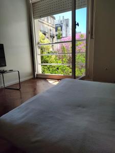 Loft monoambiente entrepiso y balcón francés