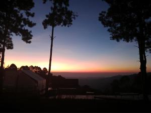 White House At เขาค้ออินไซด์ฮิลล์