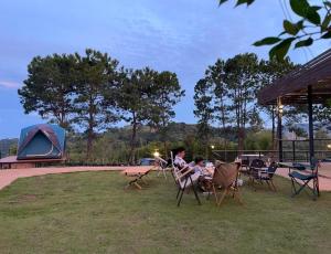 White House At เขาค้ออินไซด์ฮิลล์