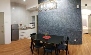G Residence - 2BR Family Suite Barrington Night Market - 3