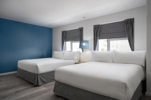 Larger Guest room, 2 King beds room in Protea Hotel by Marriott Cape Town Sea Point