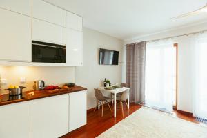 Pawia 51 - Piękny wiok na centrum Warszawy - Duży balkon - Smart TV 55 cali Wifi - Good Apartments