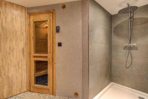 Chalet dOlivier, Alpes Agency, Les Praz, Chamonix, Sleeps 8