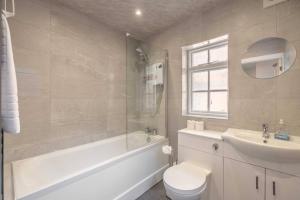 Cosy Cottage Your Central Windsor Retreat - By Tempstay