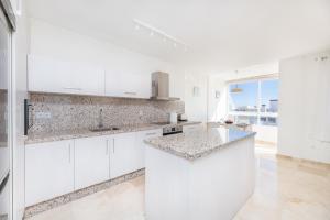 Sunny Apartment By Kura Homes