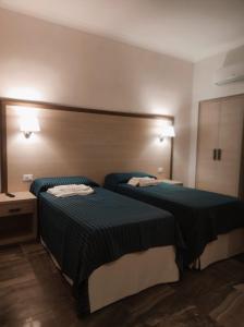 Twin Room with Bathroom room in Hotel Holiday