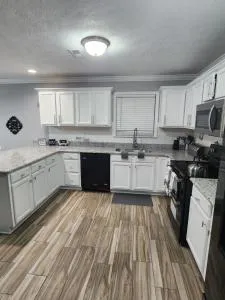 Home Away From Home (Near Airport) - McDonald