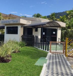 Apartamento Condomínio Wembley Tênis de frente à praia