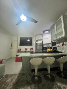 Apartamento Condomínio Wembley Tênis de frente à praia