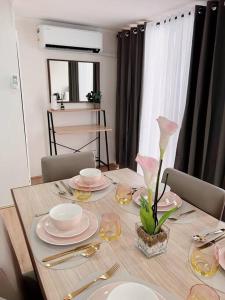 2BR spacious loft in QC, short walk to M Place